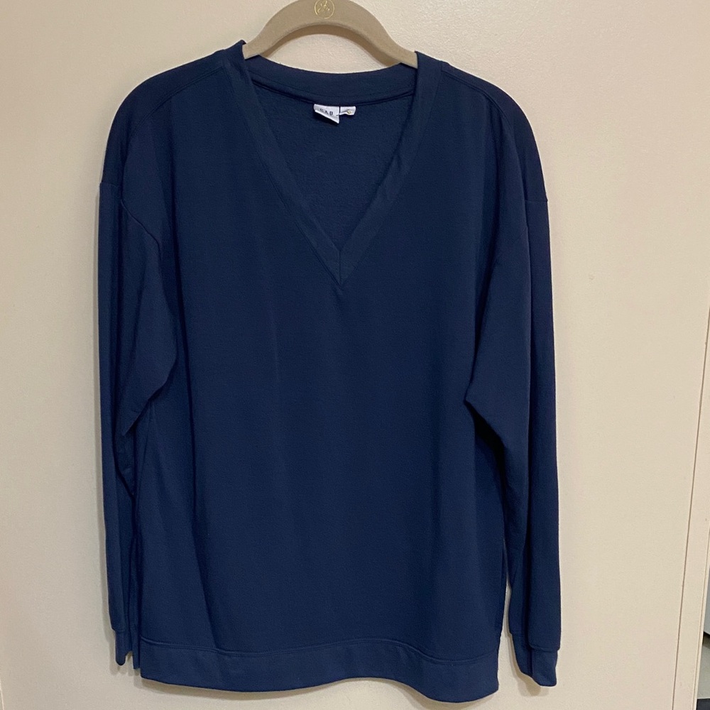 GAP Women’s Oversized Split Side Navy Blue V-Neck Sweater